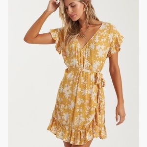 NWT Yellow Floral Billabong Wrap Dress L